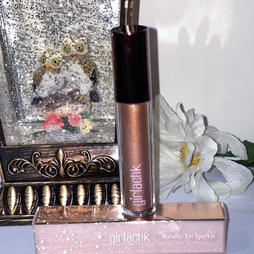 Girlactik Metallic Sparkle Liquid Eyeshadow in Glam - Picture 5 of 7